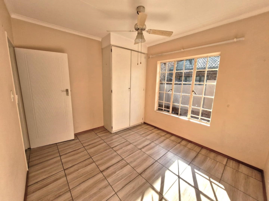 To Let 2 Bedroom Property for Rent in Meerhof North West